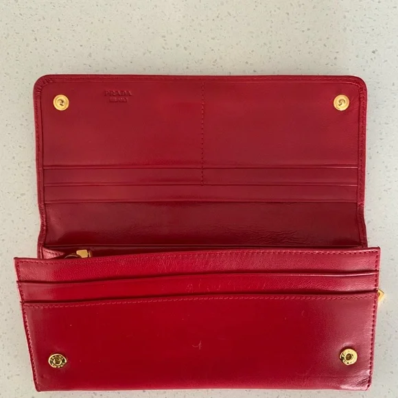 One of a kind rare brand new authentic leather Prada wallet - Picture 4 of 8